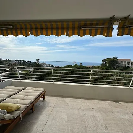 With Exceptional View On The Sea 아파트 *